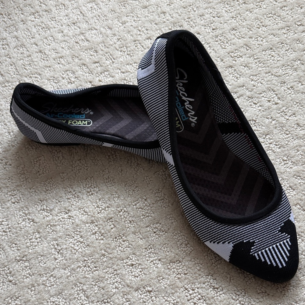 Skechers Women's Monochrome Patterned Flats